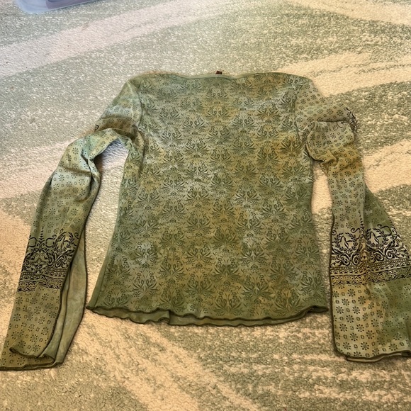 Bell Sleeve Tie Die Graphic Tee - Picture 6 of 9